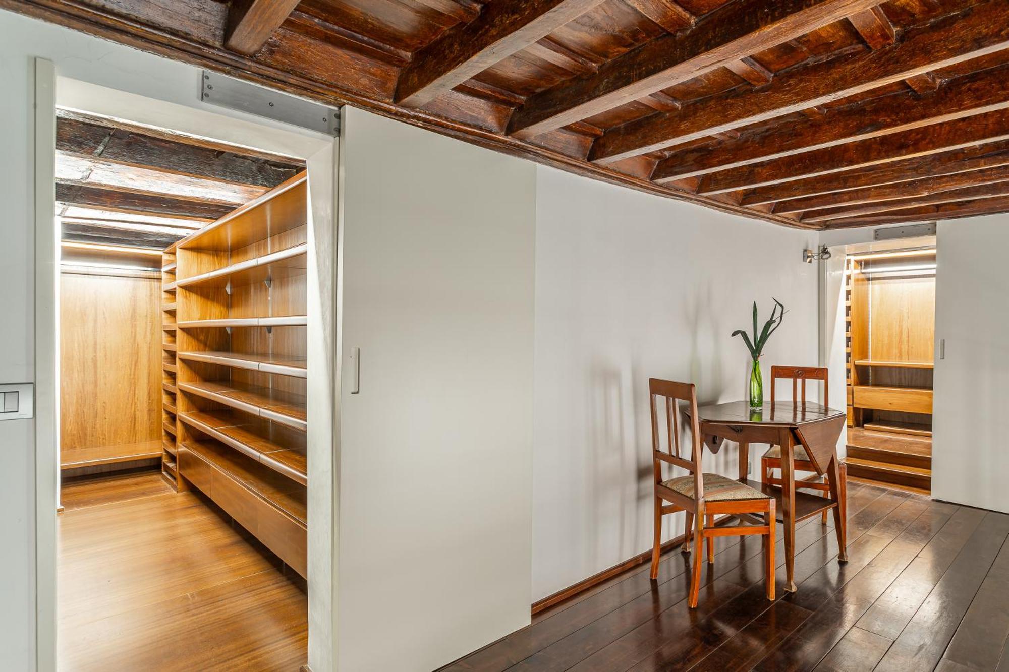 Apartment Iflat Pantheon Elegant 3-bedroom Rome