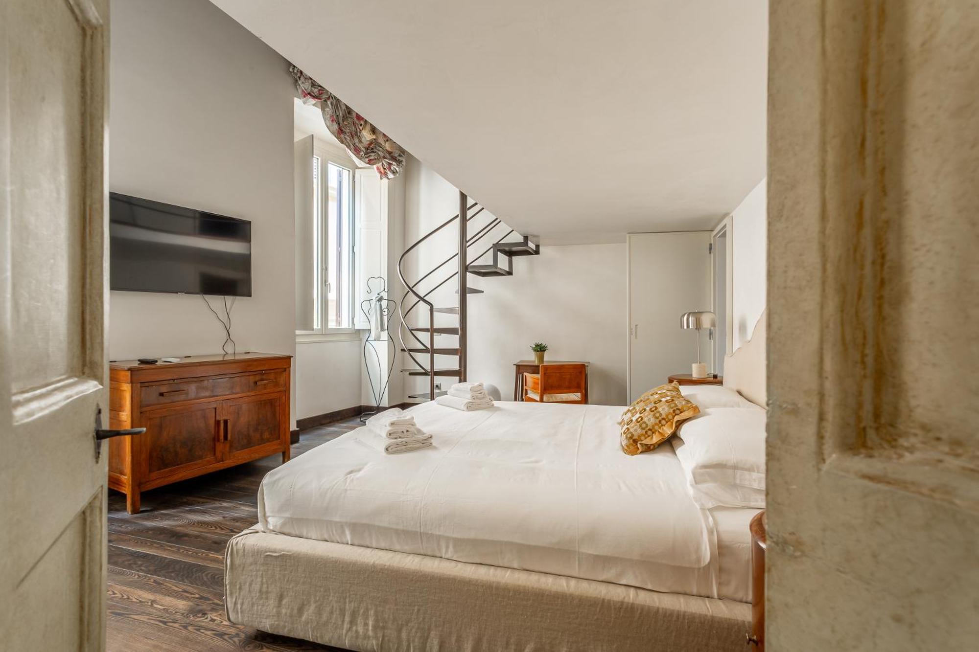 Apartment Iflat Pantheon Elegant 3-bedroom Rome