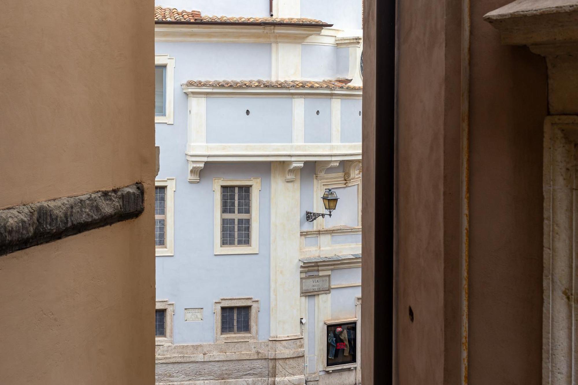 Apartment Iflat Pantheon Elegant 3-bedroom Rome